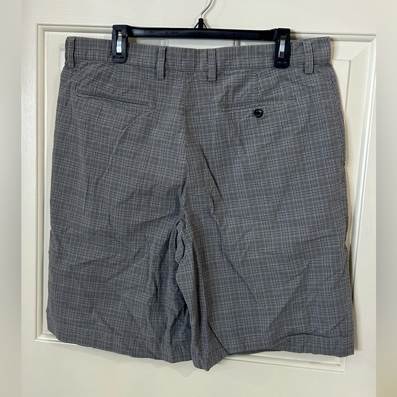 Banana Republic Men’s Size 36 Plaid 11” Chino Shorts - Picture 2 of 8